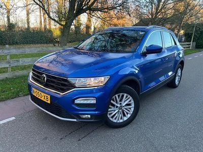 Blauw Gebruikt 2022 VW T-Roc Business SUV | € 17.450 (Goede deal)