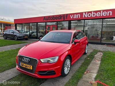 Rood Gebruikt 2015 Audi A3 Sportback Attraction Hatchback | € 14.350 (Eerlijke prijs)