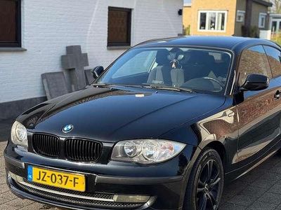 Zwart Gebruikt 2009 BMW 116 Executive Hatchback | € 3.500 (Eerlijke prijs)