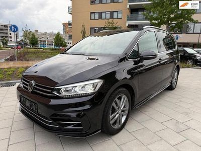 Zwart Gebruikt 2016 VW Touran R-line MPV | € 16.999