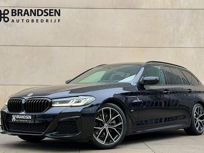 Zwart Gebruikt 2022 BMW 520 M Sport Stationwagen | € 32.900 (Eerlijke prijs)