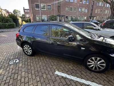 Zwart Gebruikt 2013 Opel Astra Cosmo MPV | € 4.500 (Eerlijke prijs)