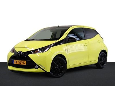 Geel, metallic lak Occasion 2017 Toyota Aygo X-cite Hatchback | € 13.499 (Eerlijke prijs)