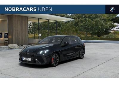 Zwart Nieuw 2025 BMW 120 Comfort Edition Hatchback | € 53.392 (Eerlijke prijs)