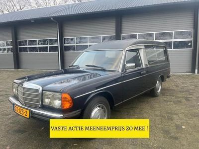 tweedehands Mercedes 240 D Lijkwagen / Rouwauto / Begrafenisauto belastingvrij zeer mooie auto !!!