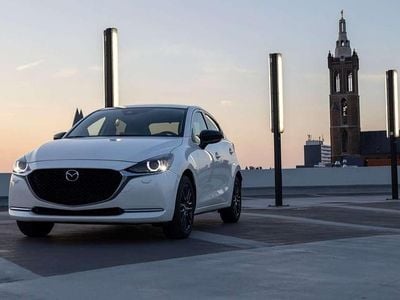 Wit Occasion 2022 Mazda 2 Luxury Hatchback | € 16.800 (Eerlijke prijs)
