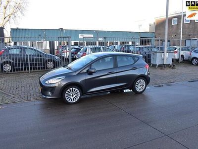 Grijs (metallic) Occasion 2019 Ford Fiesta Trend Hatchback | € 8.950 (Goede deal)
