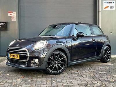 Bruin (metallic) Gebruikt 2015 Mini Cooper Business Hatchback | € 10.994 (Goede deal)