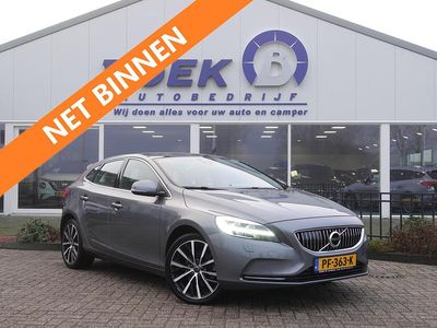Grijs Gebruikt 2017 Volvo V40 Hatchback | € 17.840 (Eerlijke prijs)