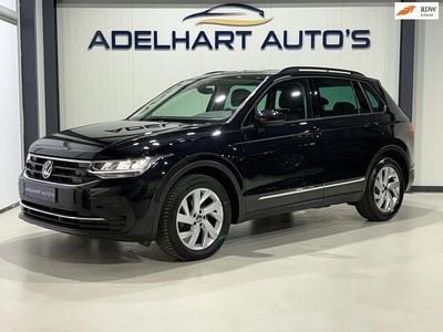 Zwart (metallic) Gebruikt 2021 VW Tiguan Life SUV | € 23.950 (Super prijs)