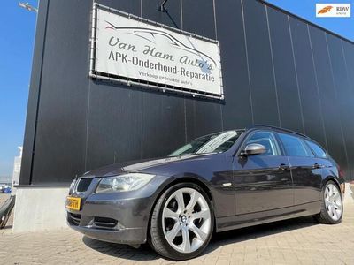 tweedehands BMW 318 3-SERIE Touring i Executive met navi, 18" velgen, I-drive, panoramadak enz.