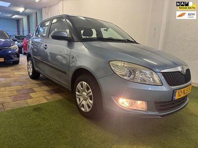 Blauw (metallic) Gebruikt 2010 Skoda Fabia Ambition Hatchback | € 3.799 (Eerlijke prijs)
