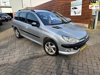 Occasion Peugeot 206 109 PK (80 kW) 2002 Grijs (metallic) Stationwagen