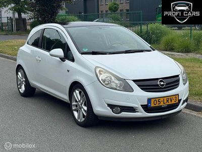 Wit Gebruikt 2010 Opel Corsa Color Edition Hatchback | € 2.800 (Eerlijke prijs)
