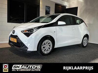 Wit Occasion 2019 Toyota Aygo X-play Hatchback | € 8.995 (Eerlijke prijs)