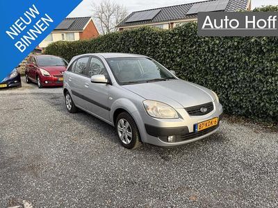 Grijs Occasion 2009 Kia Rio Hatchback | € 2.745 (Eerlijke prijs)
