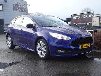 Blauw Occasion 2017 Ford Focus ST-Line Hatchback | € 9.950 (Super prijs)