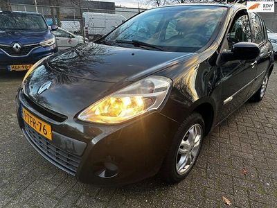 Zwart Occasion 2013 Renault Clio IV Authentique Hatchback | € 3.750 (Eerlijke prijs)