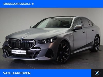 Grijs Gebruikt 2024 BMW 550e M Sport Sedan | € 80.950 (Duur)