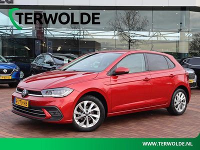 Rood Occasion 2022 VW Polo Style Hatchback | € 21.945 (Eerlijke prijs)