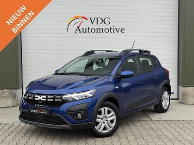 Blauw Occasion 2024 Dacia Sandero Expression Hatchback | € 21.950 (Duur)
