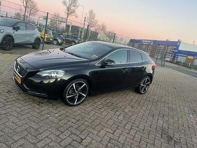 Zwart Gebruikt 2015 Volvo V40 Business Edition Hatchback | € 4.750 (Eerlijke prijs)