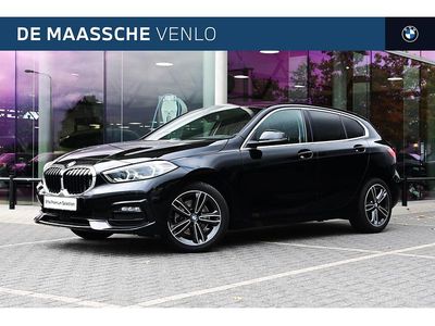 Zwart Occasion 2023 BMW 118 Sport Line Hatchback | € 24.750 (Eerlijke prijs)