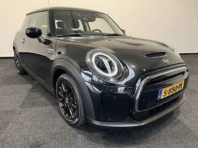 Zwart (metallic) Gebruikt 2023 Mini Cooper Hatchback | € 20.900 (Eerlijke prijs)