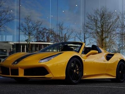 Occasion Ferrari 488 669 PK (492 kW) 2018 Geel Cabriolet