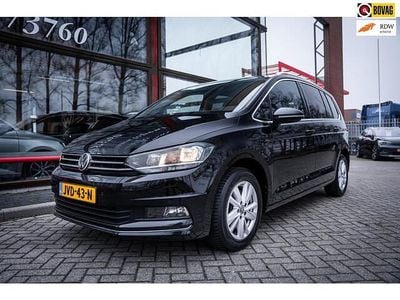 Zwart (metallic) Occasion 2021 VW Touran Highline MPV | € 27.950 (Goede deal)