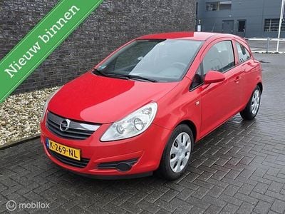 Rood Occasion 2009 Opel Corsa Selection Hatchback | € 1.750 (Eerlijke prijs)