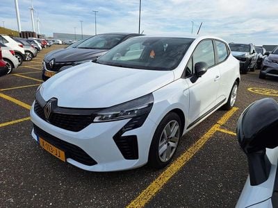 Blanc glacier 369 Gebruikt 2023 Renault Clio V Evolution Hatchback | € 15.445 (Eerlijke prijs)