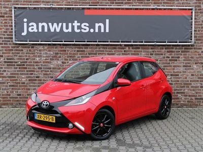 Rood Gebruikt 2015 Toyota Aygo X-play Hatchback | € 9.450 (Duur)