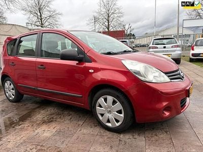 Rood (metallic) Occasion 2010 Nissan Note Visia MPV | € 3.995 (Eerlijke prijs)