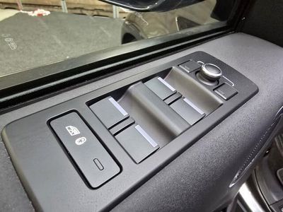 Land Rover Discovery 5