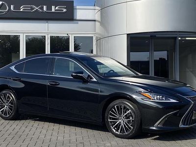 Zwart Nieuw 2025 Lexus ES300H Sedan | € 59.900