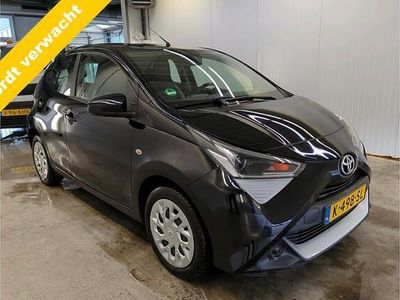 Zwart Gebruikt 2021 Toyota Aygo X-play Hatchback | € 11.499 (Eerlijke prijs)