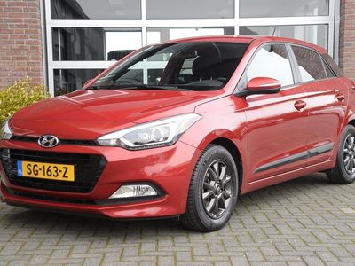 Rood Occasion 2018 Hyundai i20 Edition Hatchback | € 12.950 (Iets duurder)