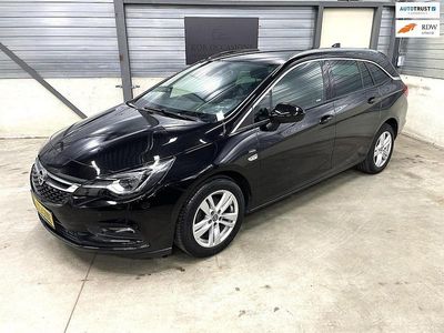 Zwart Gebruikt 2017 Opel Astra Innovation Stationwagen | € 10.999 (Goede deal)