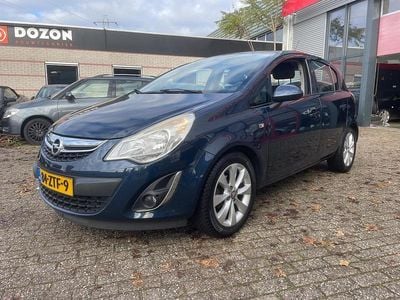 Blauw Gebruikt 2013 Opel Corsa Cosmo Hatchback | € 3.849 (Eerlijke prijs)