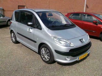 Occasion Peugeot 1007 75 PK (55 kW) 2005 Grijs MPV