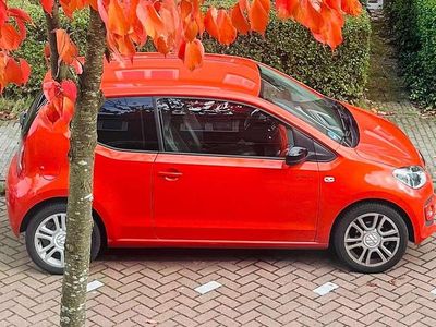 Oranje Gebruikt 2013 VW up! Groove Hatchback | € 5.750 (Eerlijke prijs)