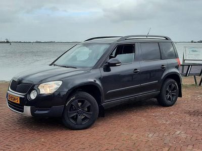 Zwart (metallic) Gebruikt 2011 Skoda Yeti Comfort SUV | € 17.500