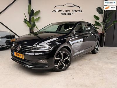 Zwart Gebruikt 2017 VW Polo Highline Hatchback | € 15.850 (Eerlijke prijs)