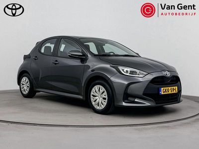 Grijs Gebruikt 2022 Toyota Yaris Hybrid Active Hatchback | € 20.999 (Eerlijke prijs)