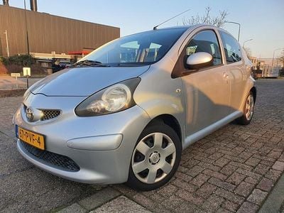 Occasion Toyota Aygo 68 PK (50 kW) 2006 Grijs Hatchback