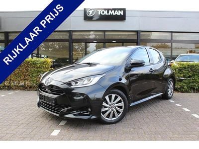 Zwart Gebruikt 2022 Toyota Yaris Hybrid Hatchback | € 21.750 (Eerlijke prijs)