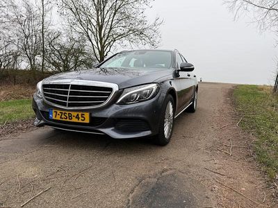 Grijs (metallic) Gebruikt 2015 Mercedes C180 Ambition Stationwagen | € 7.950