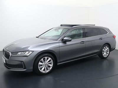 Grijs Occasion 2024 Skoda Superb First Edition Stationwagen | € 36.840 (Eerlijke prijs)