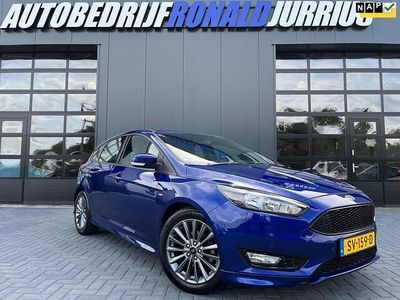 Blauw Occasion 2018 Ford Focus ST-Line Hatchback | € 11.950 (Eerlijke prijs)